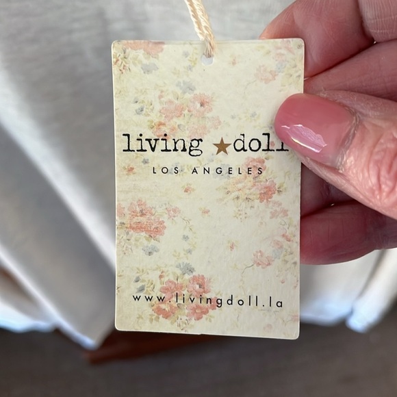 Living Doll Women’s Cream Sweatshirt With Sequins On Shoulders Size 0X NWT - Picture 4 of 10